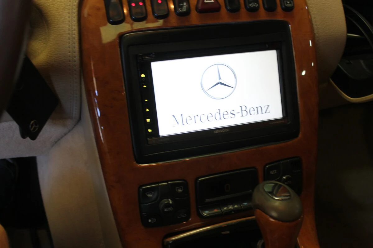 Mercedes CL500 : autoradio Kenwood sur système Bose à fibre optique