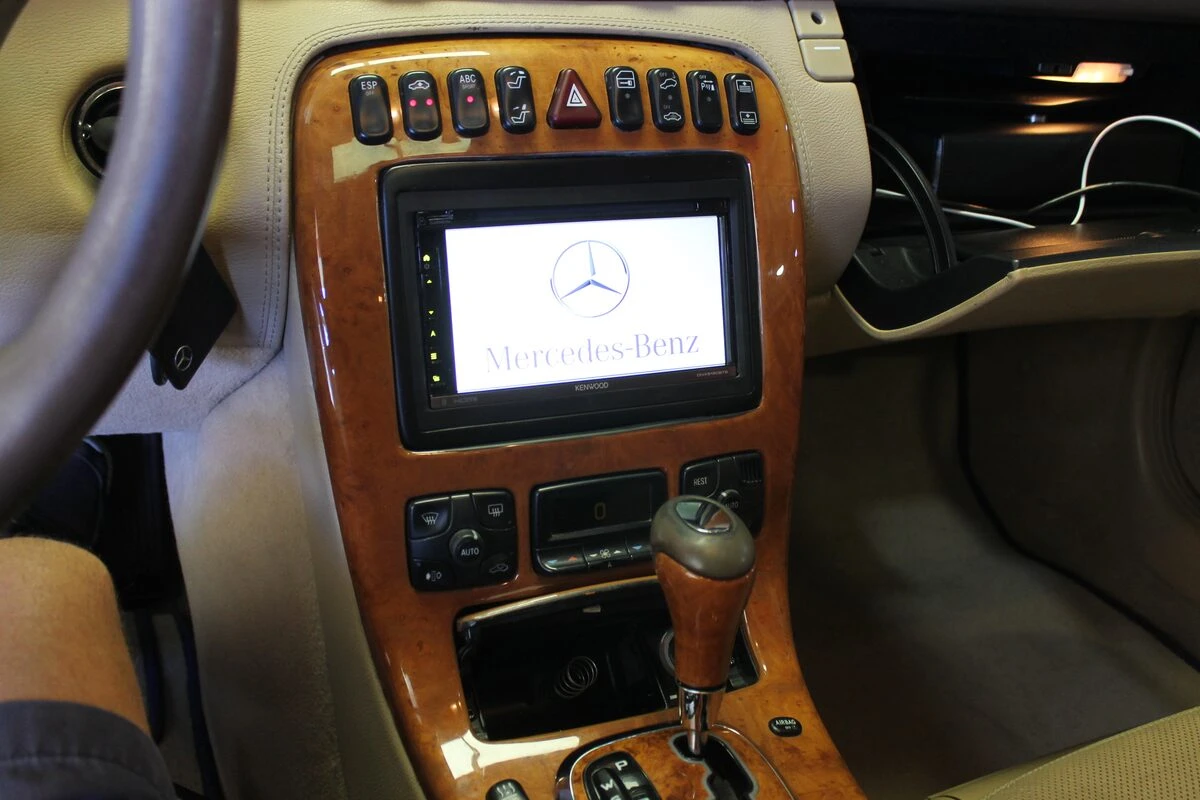 Mercedes CL500 : autoradio Kenwood sur système Bose à fibre optique