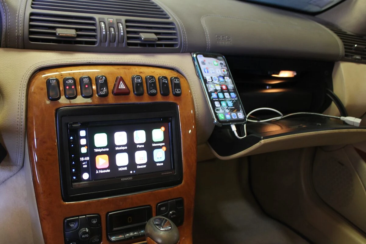Mercedes CL500 : autoradio Kenwood sur système Bose à fibre optique