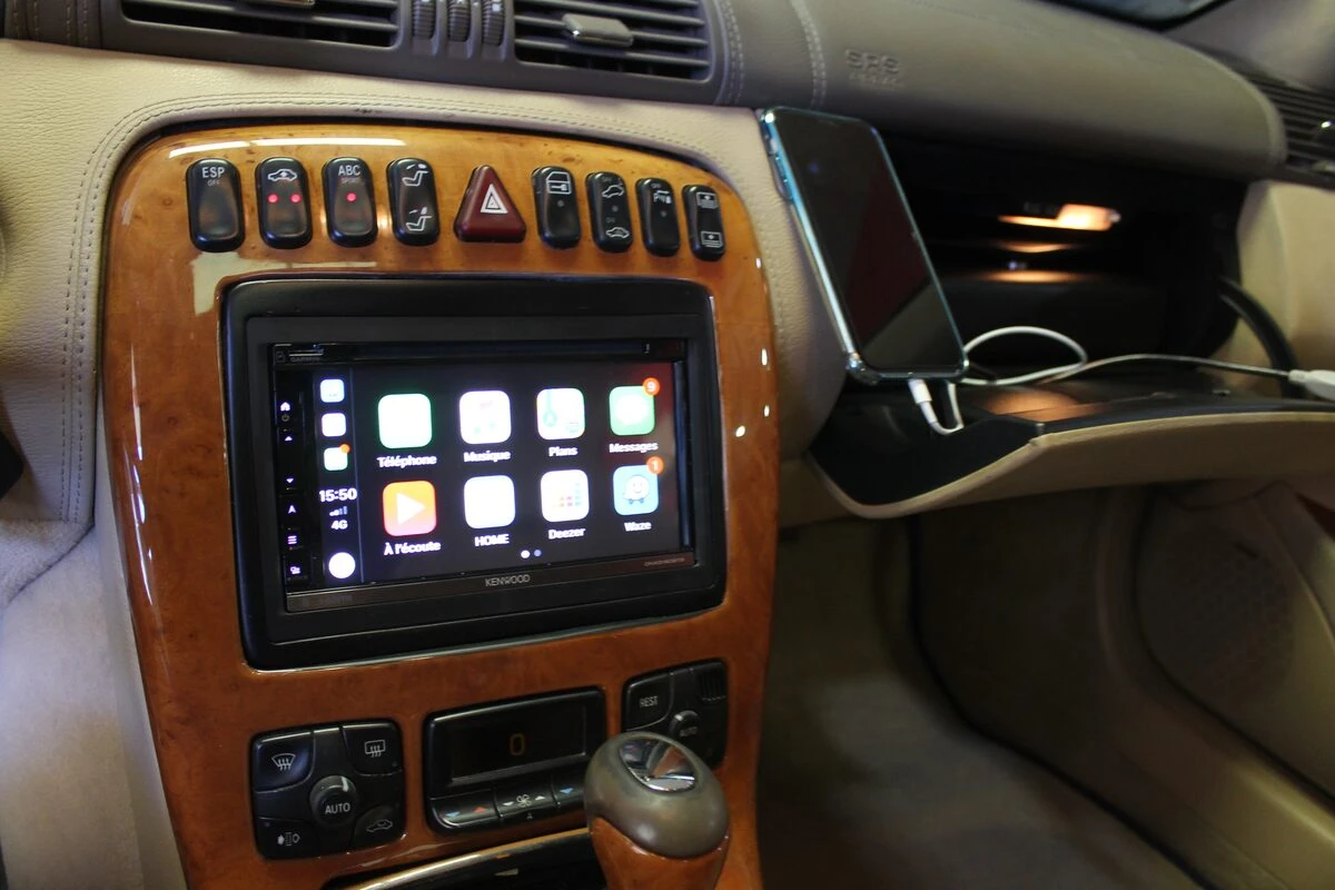 Mercedes CL500 : autoradio Kenwood sur système Bose à fibre optique