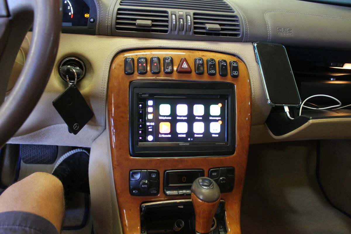 Mercedes CL500 : autoradio Kenwood sur système Bose à fibre optique