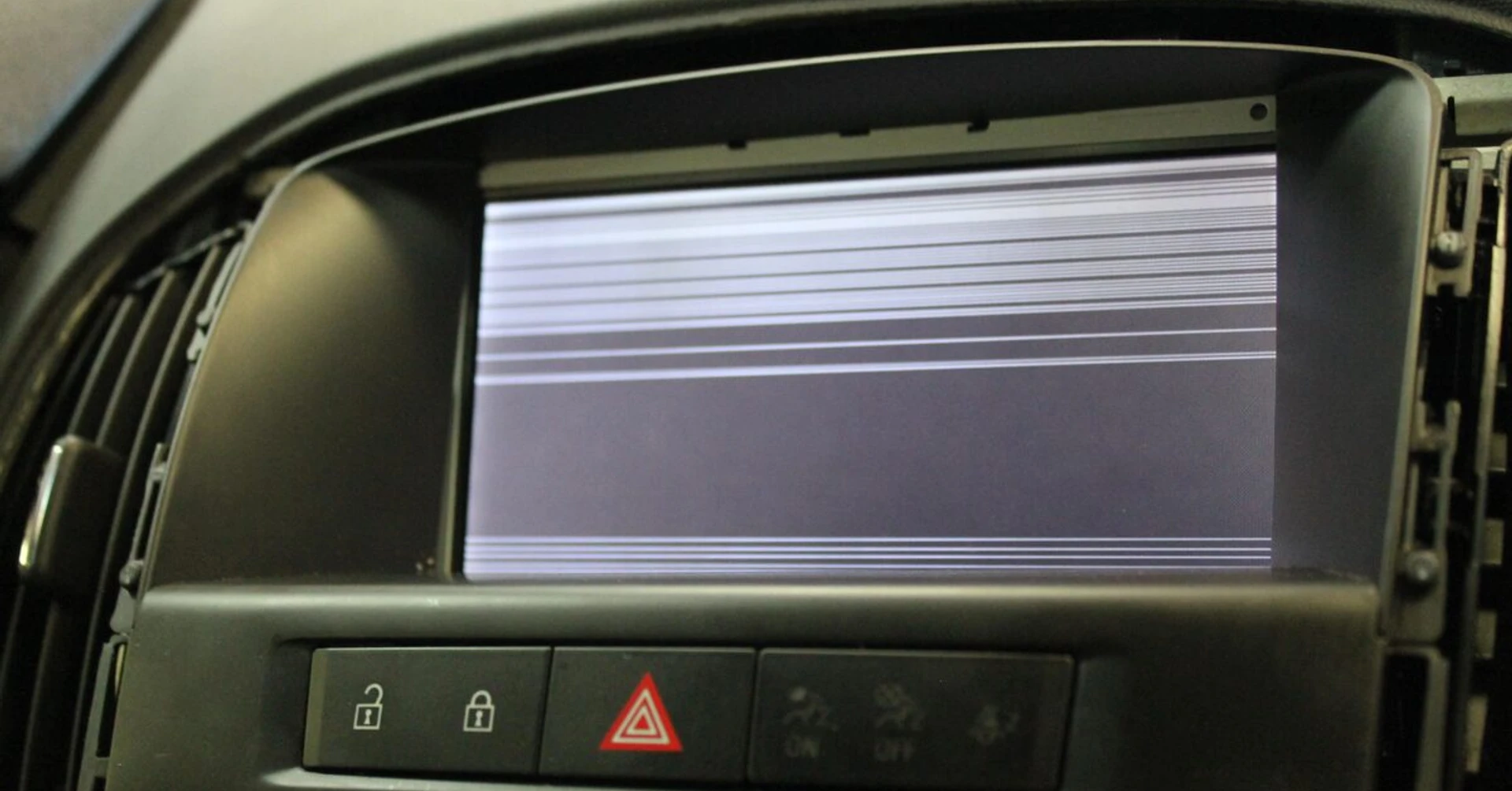 Réparation écran Opel Astra : dalle et vitre tactile