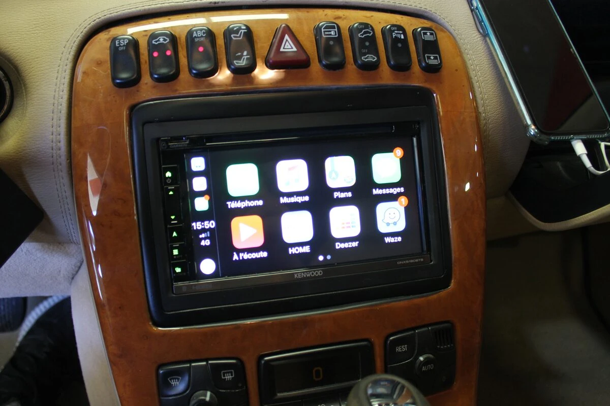Mercedes CL500 : autoradio Kenwood sur système Bose à fibre optique