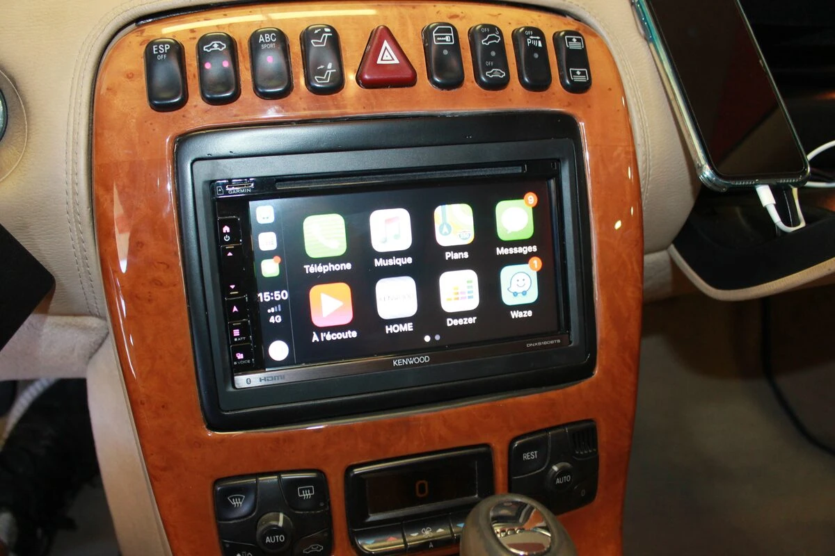 Mercedes CL500 : autoradio Kenwood sur système Bose à fibre optique