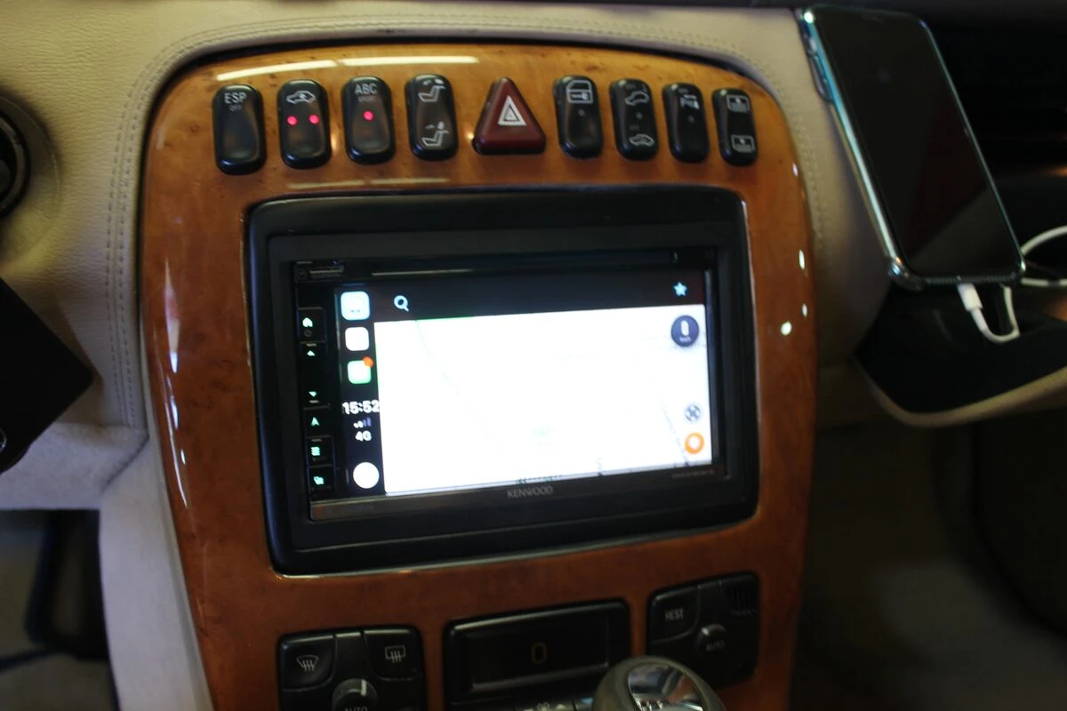Mercedes CL500 : autoradio Kenwood sur système Bose à fibre optique