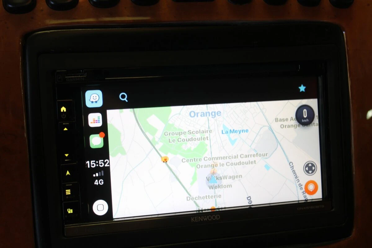 Mercedes CL500 : autoradio Kenwood sur système Bose à fibre optique