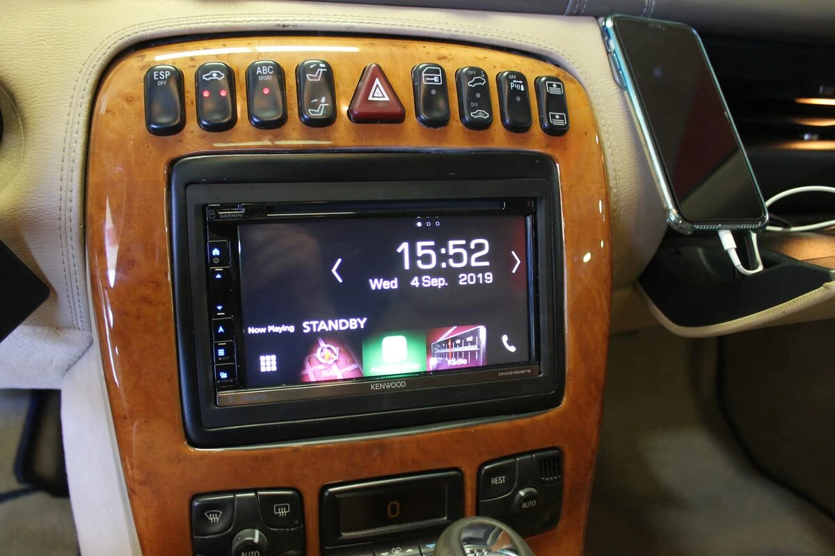 Mercedes CL500 : autoradio Kenwood sur système Bose à fibre optique