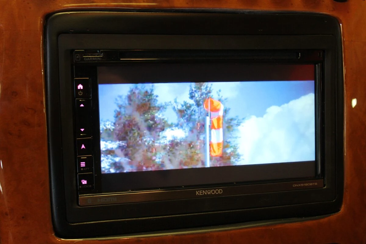 Mercedes CL500 : autoradio Kenwood sur système Bose à fibre optique