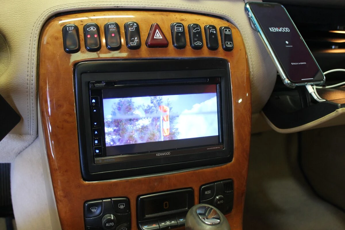 Mercedes CL500 : autoradio Kenwood sur système Bose à fibre optique