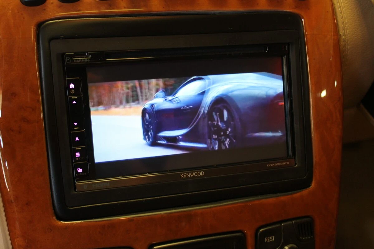 Mercedes CL500 : autoradio Kenwood sur système Bose à fibre optique