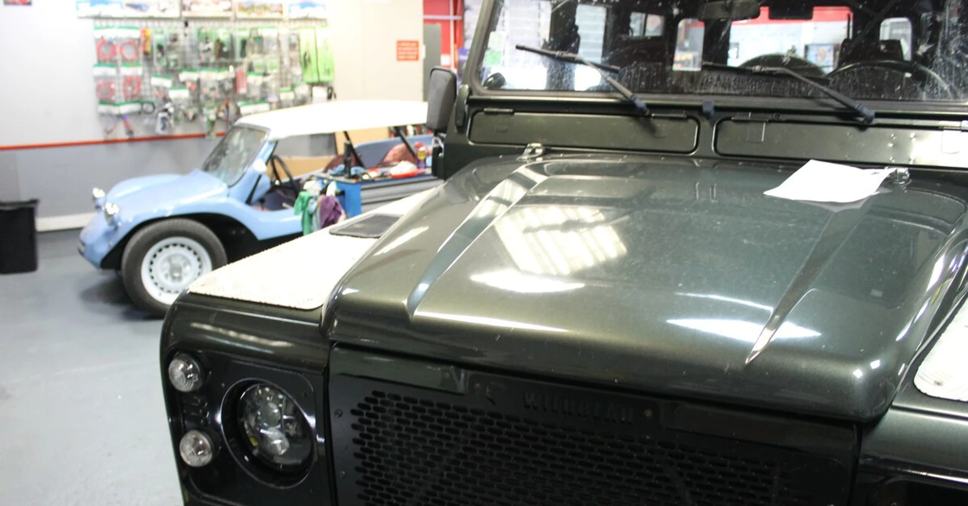 Land Rover Defender : sono BLAM, Rockford Fosgate et Kenwood