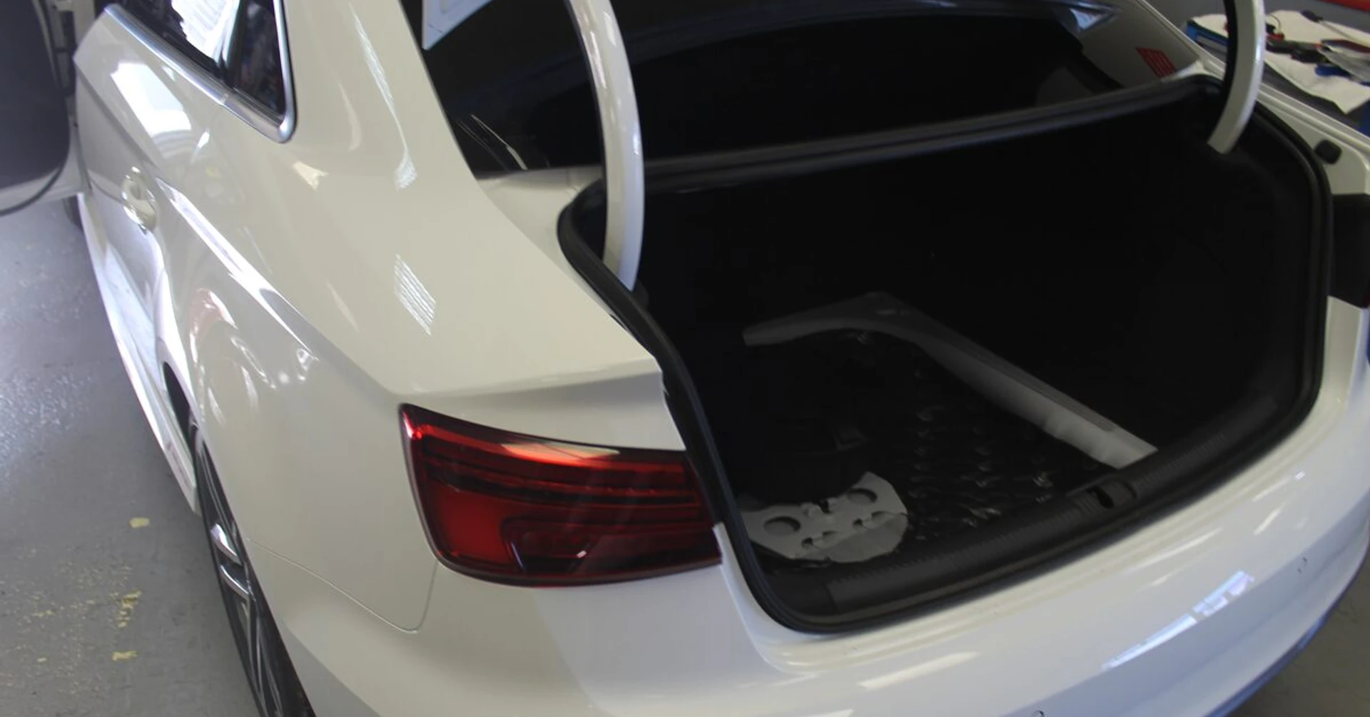 Audi A3 2018 : caisson Axton et tweeters Rockford Fosgate