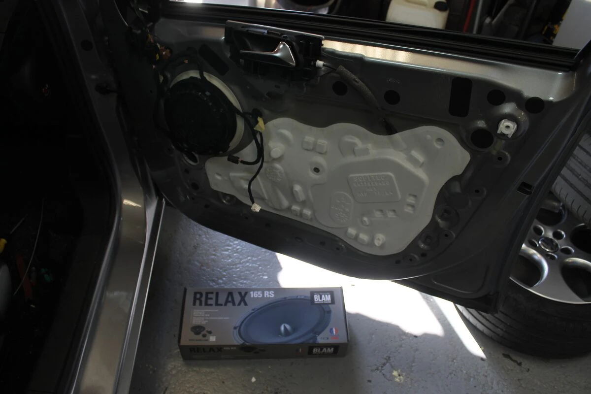 Peugeot : son amélioré avec ampli BLAM RA704DSP Pro et kits BLAM