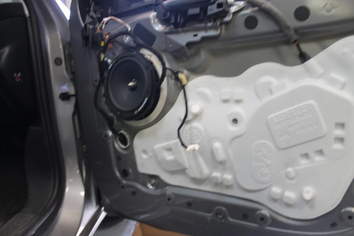 Peugeot : son amélioré avec ampli BLAM RA704DSP Pro et kits BLAM