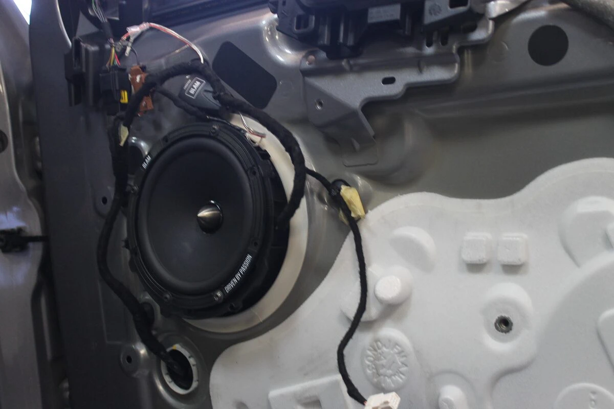 Peugeot : son amélioré avec ampli BLAM RA704DSP Pro et kits BLAM