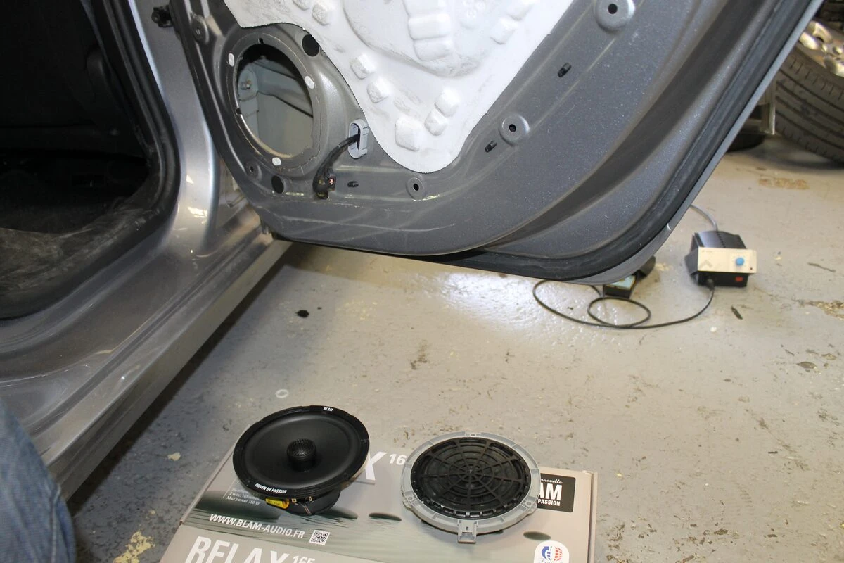 Peugeot : son amélioré avec ampli BLAM RA704DSP Pro et kits BLAM