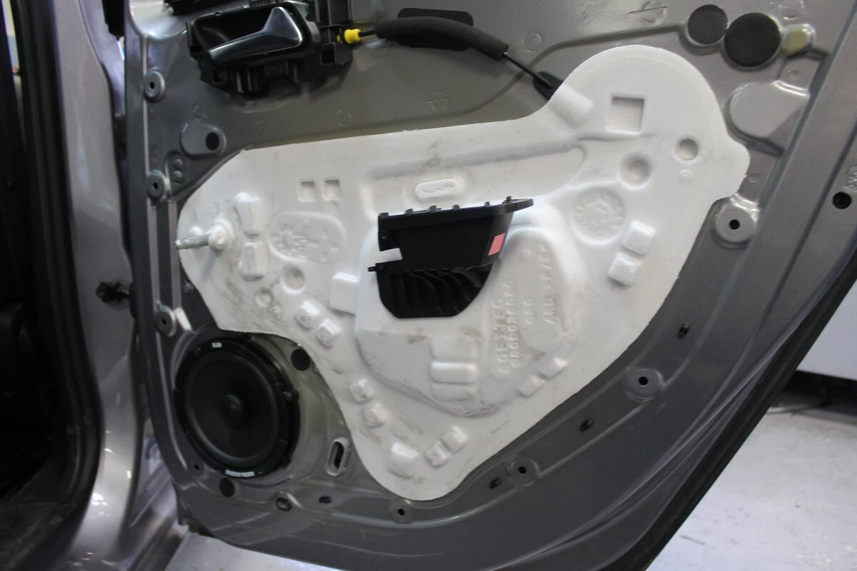 Peugeot : son amélioré avec ampli BLAM RA704DSP Pro et kits BLAM
