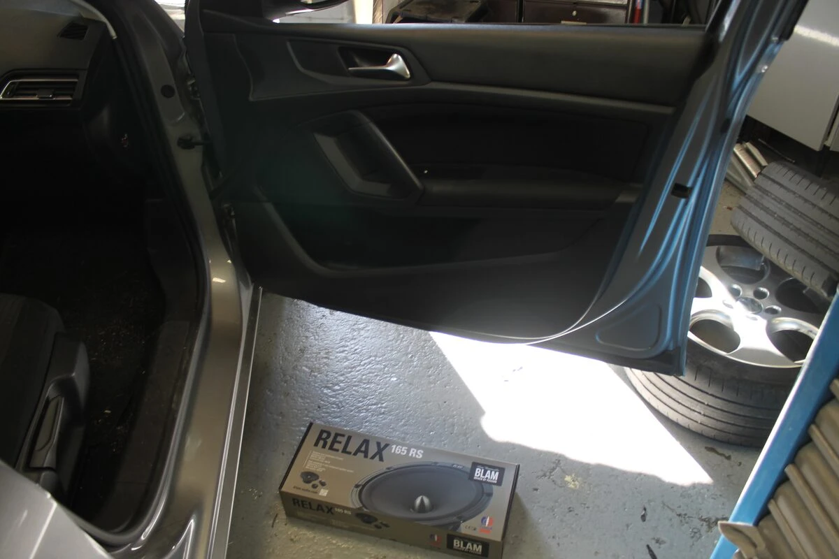 Peugeot : son amélioré avec ampli BLAM RA704DSP Pro et kits BLAM