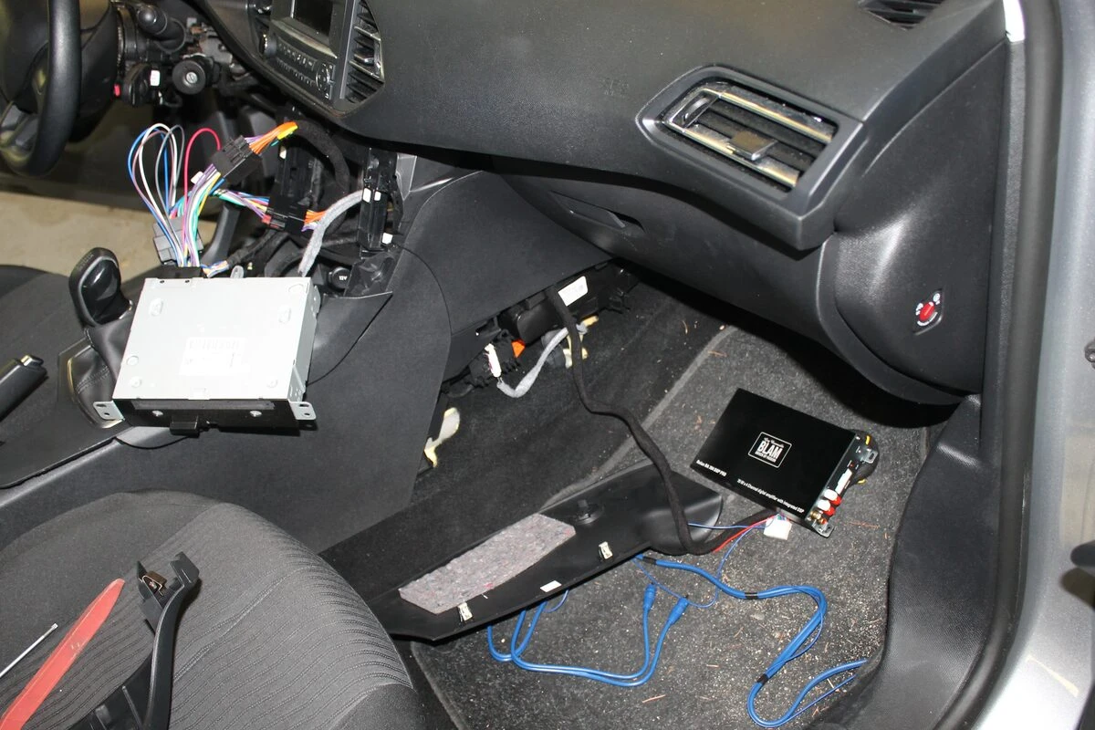 Peugeot : son amélioré avec ampli BLAM RA704DSP Pro et kits BLAM