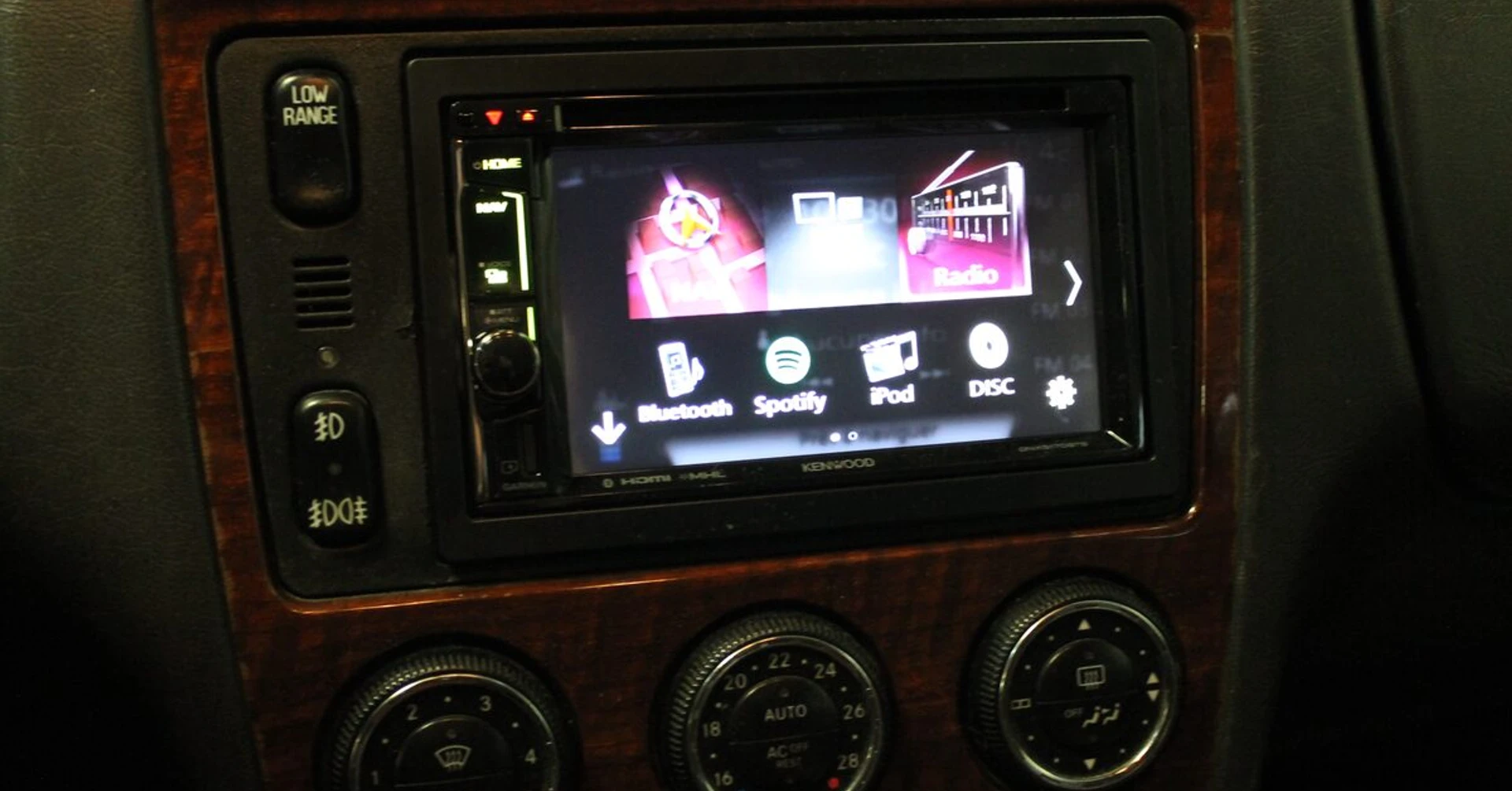 Mercedes ML : autoradio GPS Kenwood et marchepieds