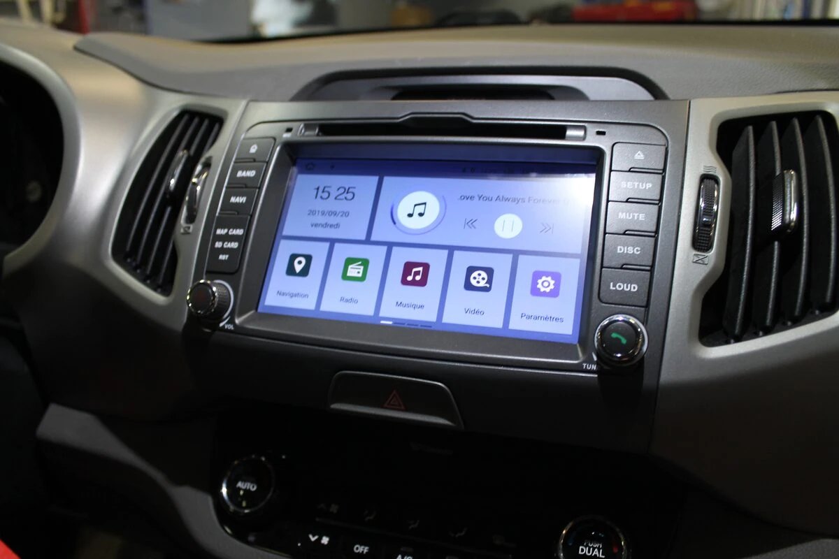 Kia Sportage 2012 : autoradio GPS Android à grand écran