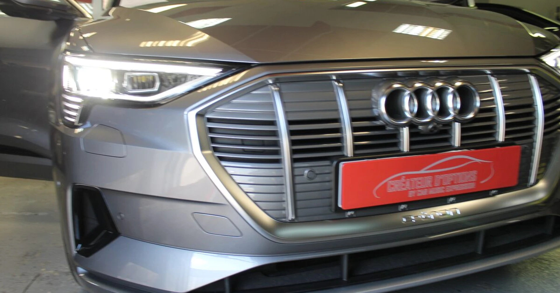 Audi e-tron : tablettes Android aux appuie-tête arrière