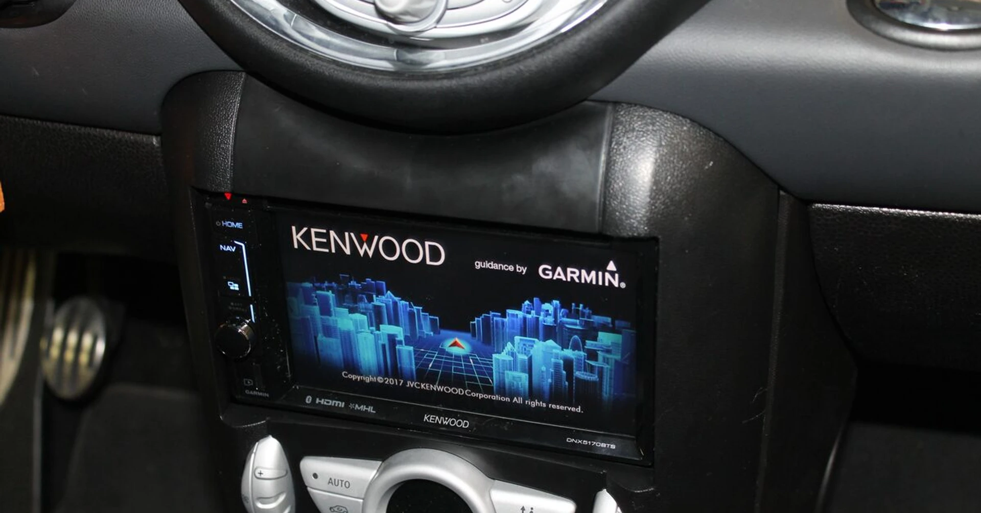 Mini Cooper : autoradio GPS Kenwood et caméra de recul