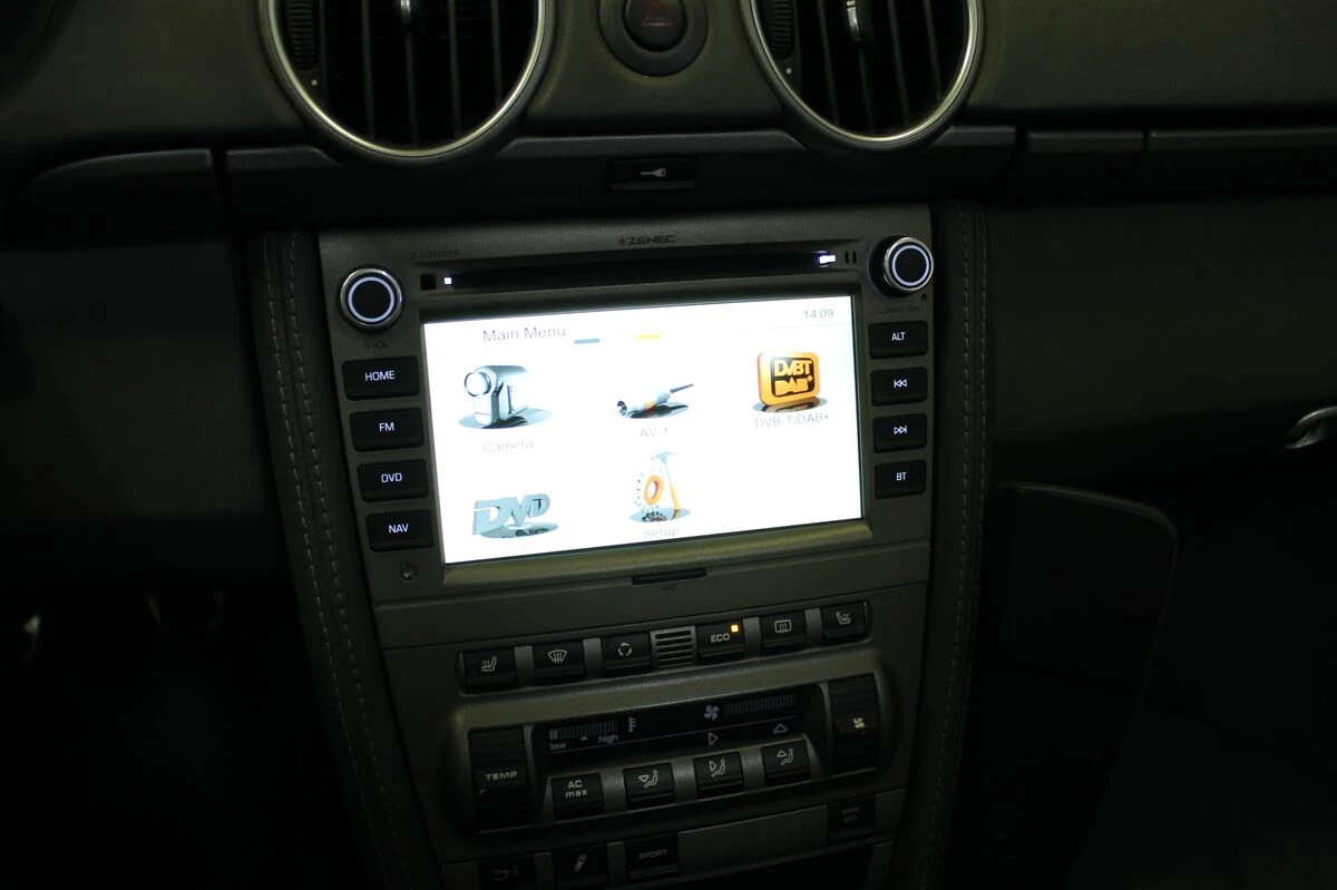Porsche Boxster : autoradio GPS avec commandes au volant et ampli Bose conservé