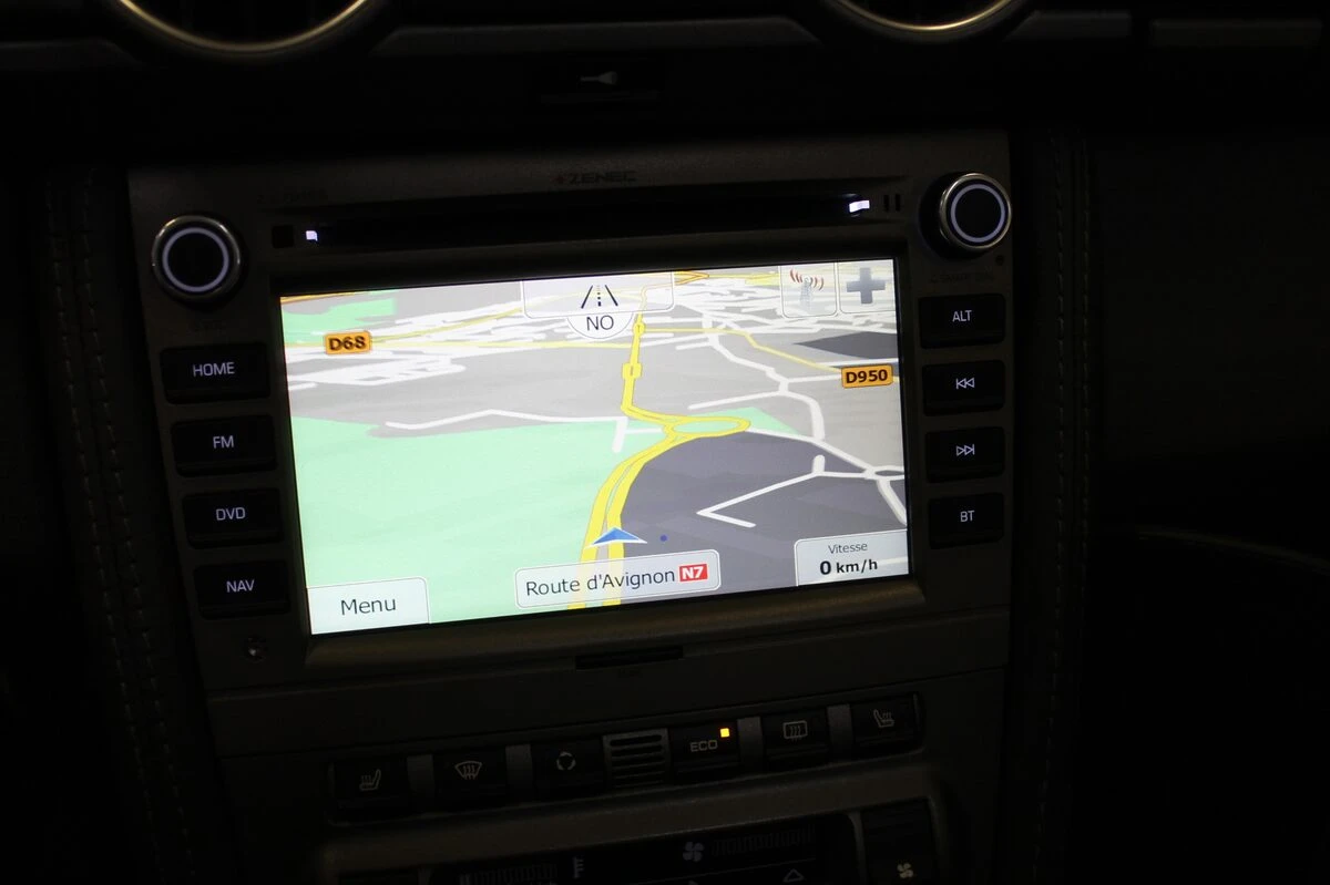 Porsche Boxster : autoradio GPS avec commandes au volant et ampli Bose conservé