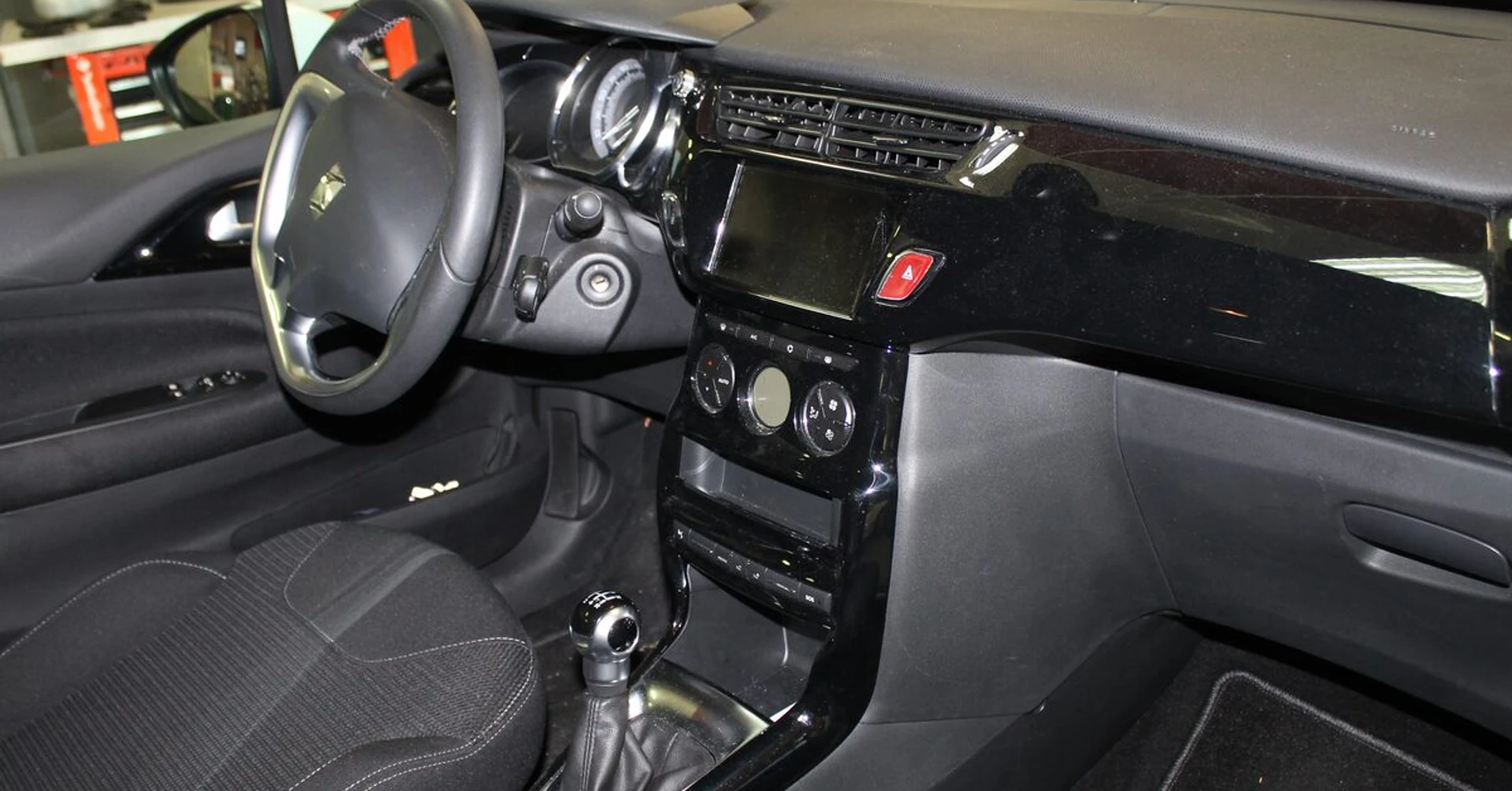 Citroën DS3 : caméra de recul sur écran d'origine SMEG2