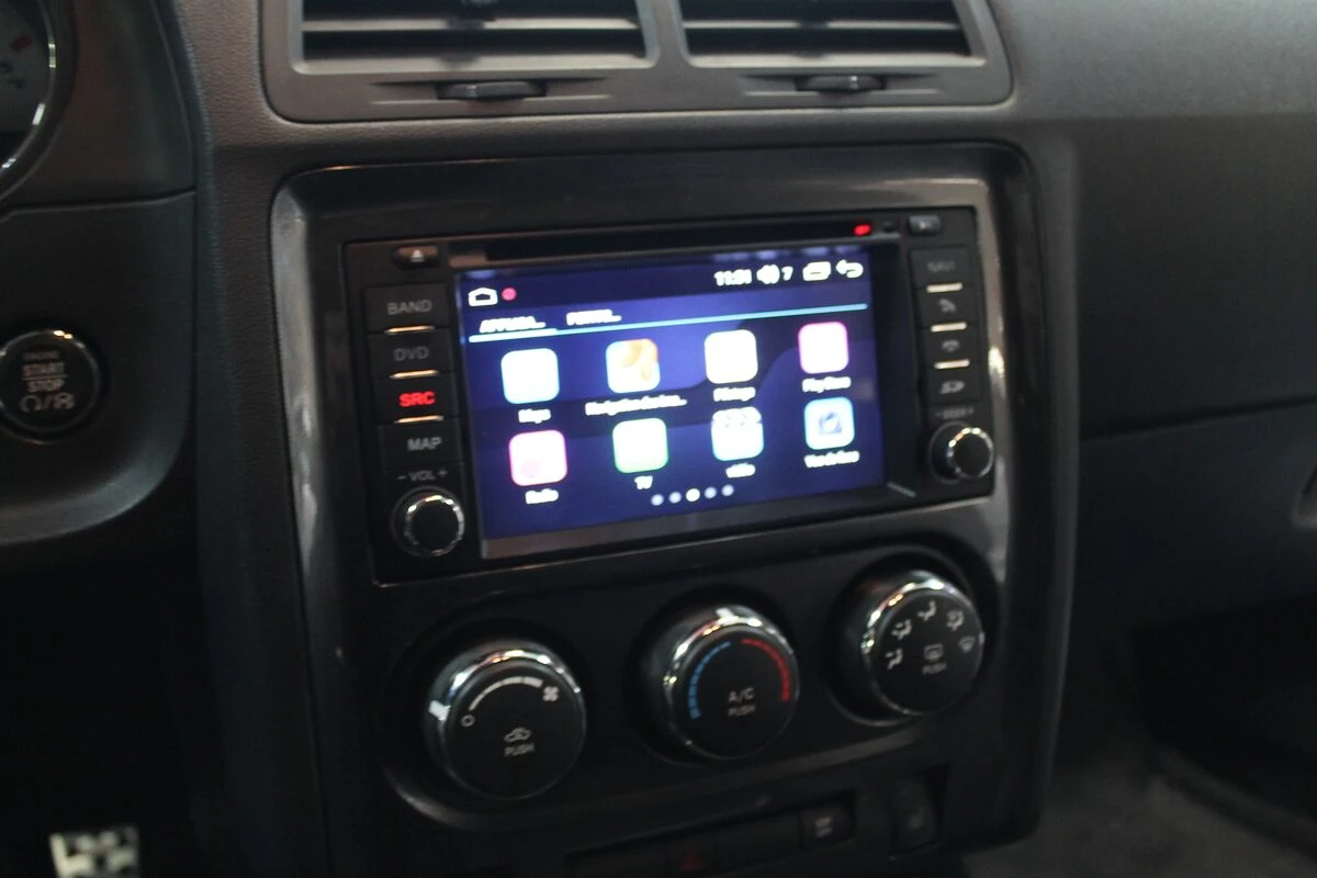 Dodge Challenger SRT8 : autoradio GPS Android et caméra de recul