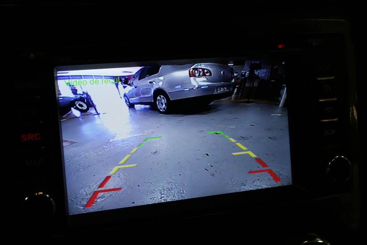 Dodge Challenger SRT8 : autoradio GPS Android et caméra de recul