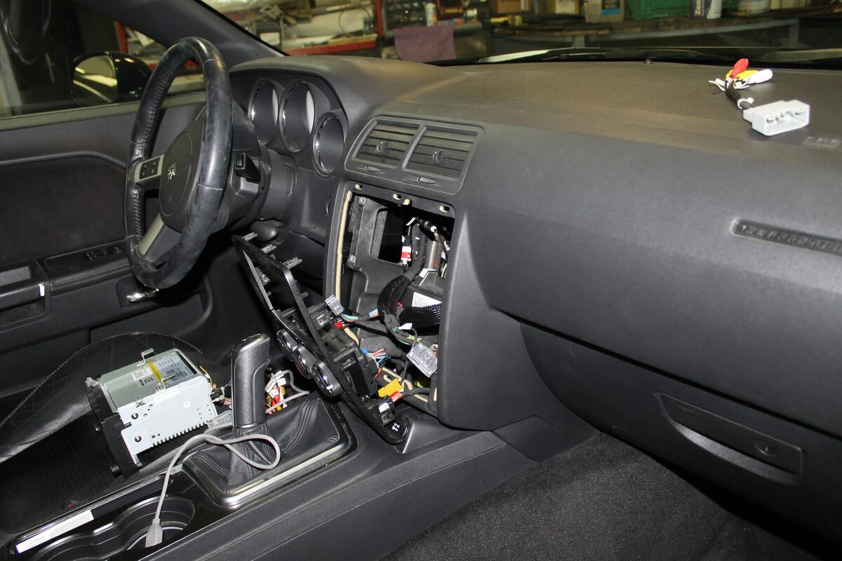 Dodge Challenger SRT8 : autoradio GPS Android et caméra de recul