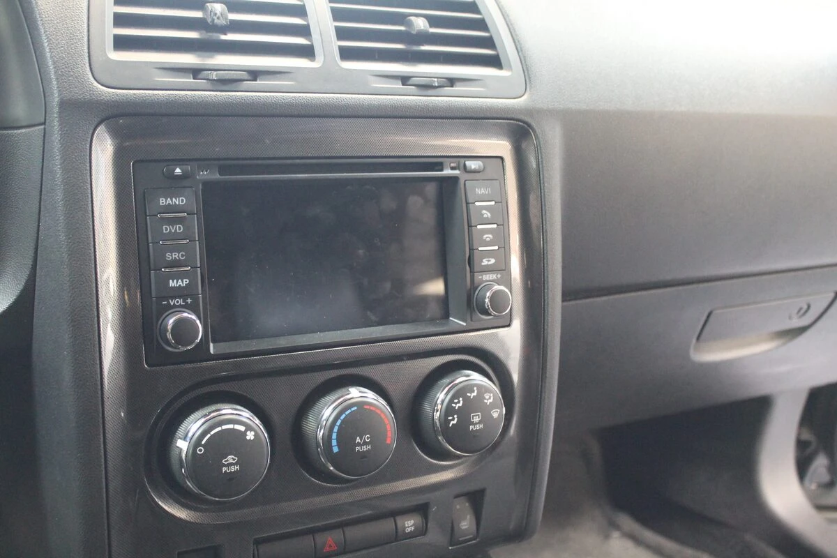 Dodge Challenger SRT8 : autoradio GPS Android et caméra de recul