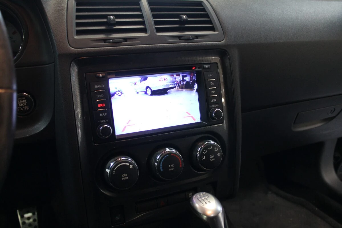 Dodge Challenger SRT8 : autoradio GPS Android et caméra de recul