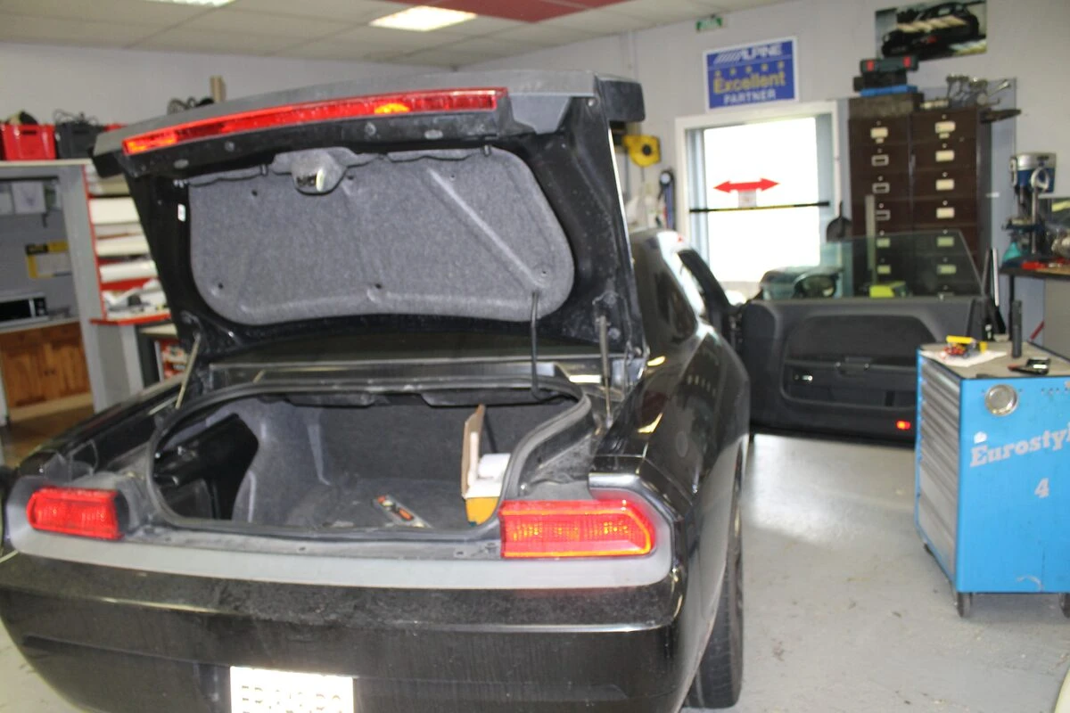 Dodge Challenger SRT8 : autoradio GPS Android et caméra de recul