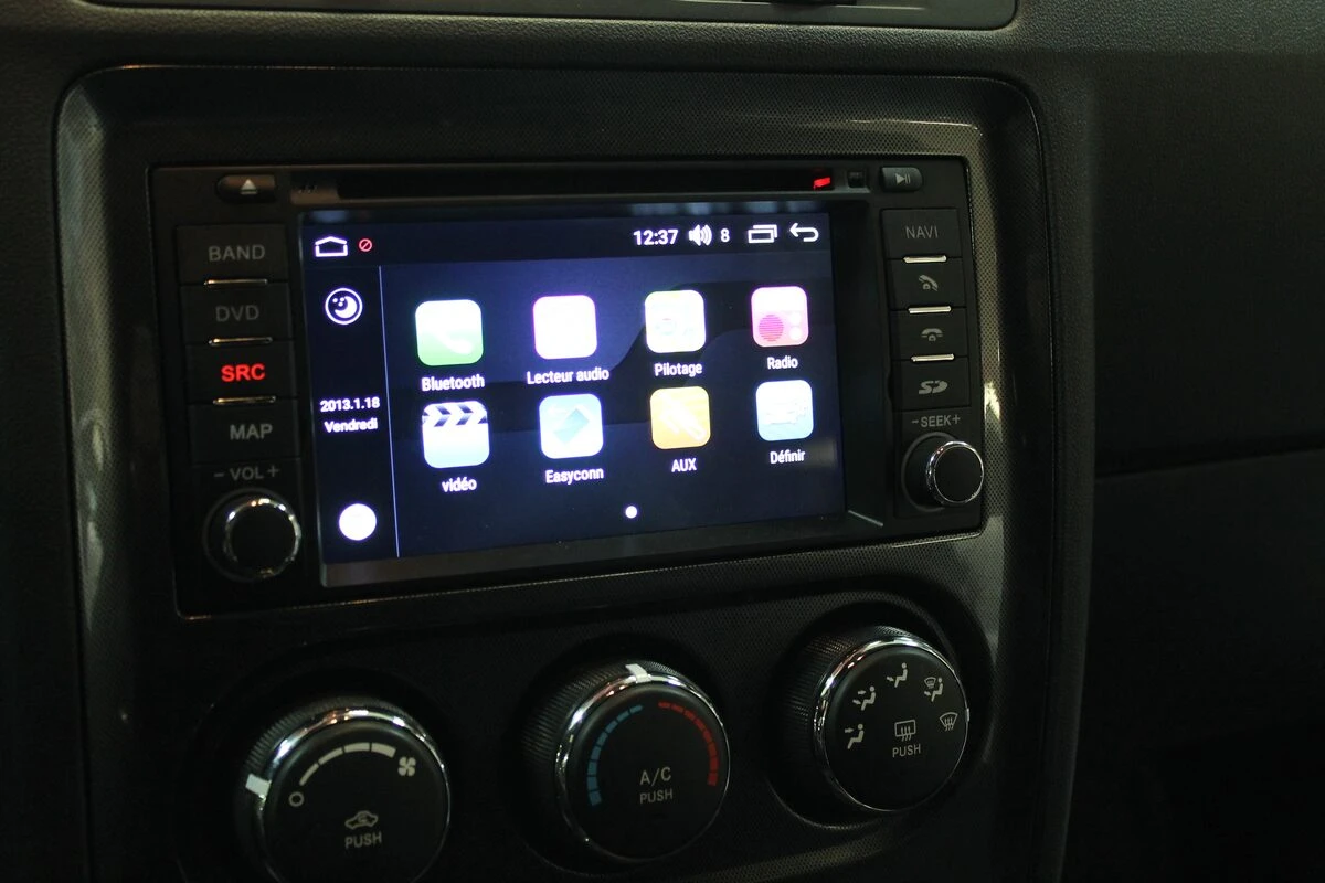 Dodge Challenger SRT8 : autoradio GPS Android et caméra de recul