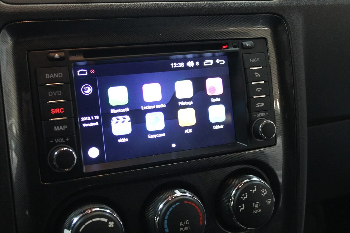Dodge Challenger SRT8 : autoradio GPS Android et caméra de recul