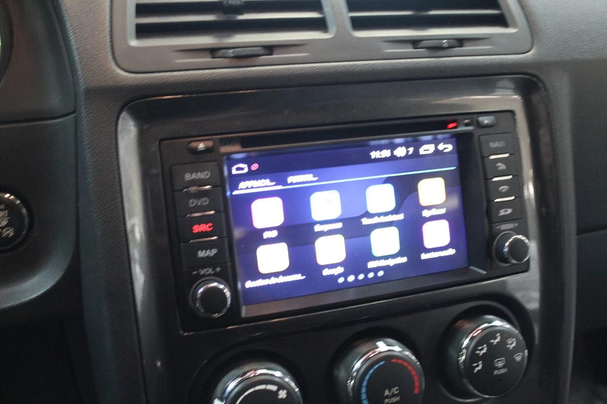 Dodge Challenger SRT8 : autoradio GPS Android et caméra de recul