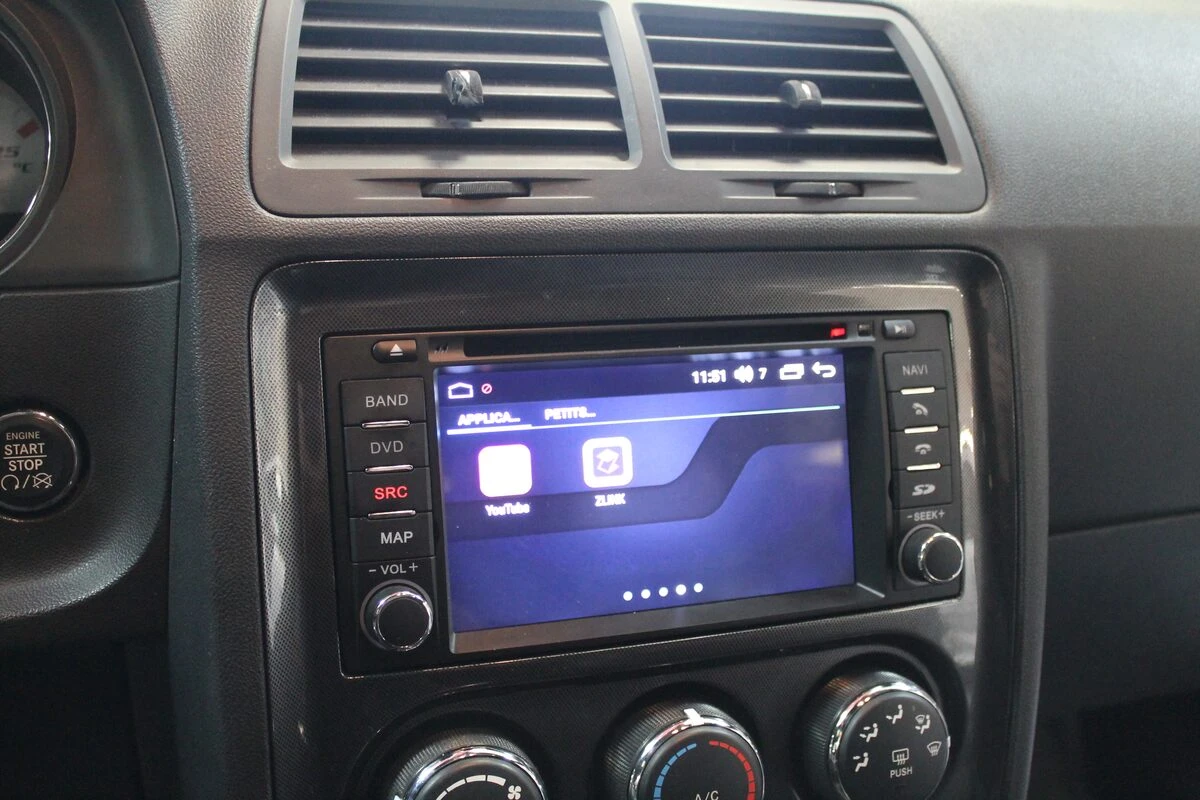 Dodge Challenger SRT8 : autoradio GPS Android et caméra de recul