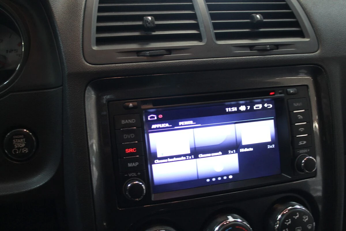 Dodge Challenger SRT8 : autoradio GPS Android et caméra de recul