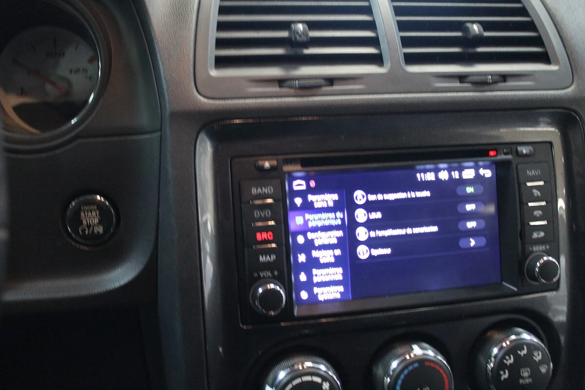 Dodge Challenger SRT8 : autoradio GPS Android et caméra de recul
