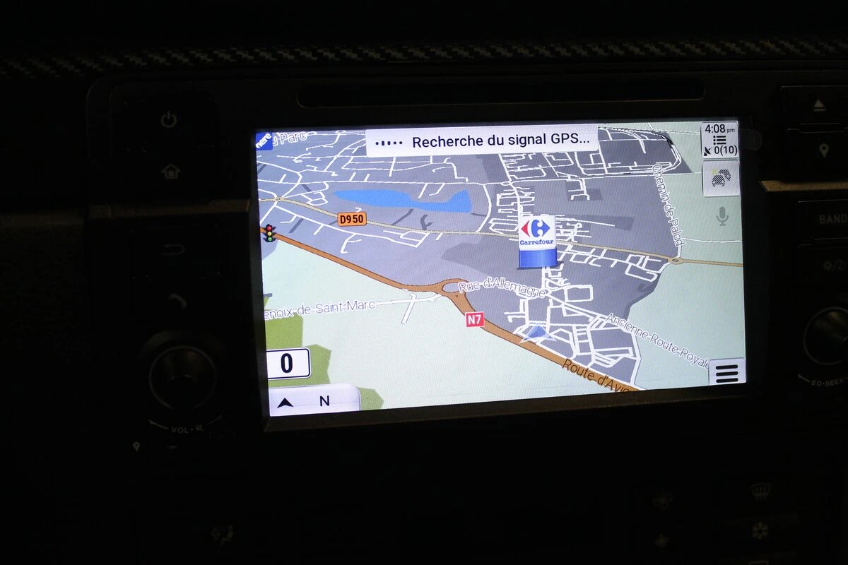 BMW E46 Harman Kardon : autoradio GPS et inserts habillés de film carbone