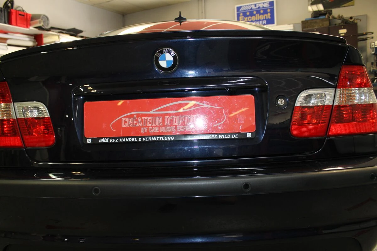 BMW E46 Harman Kardon : autoradio GPS et inserts habillés de film carbone