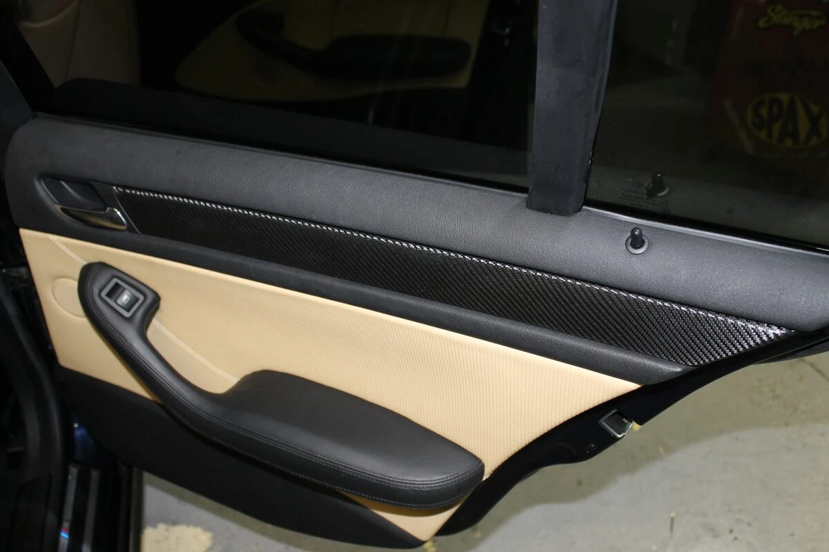 BMW E46 Harman Kardon : autoradio GPS et inserts habillés de film carbone