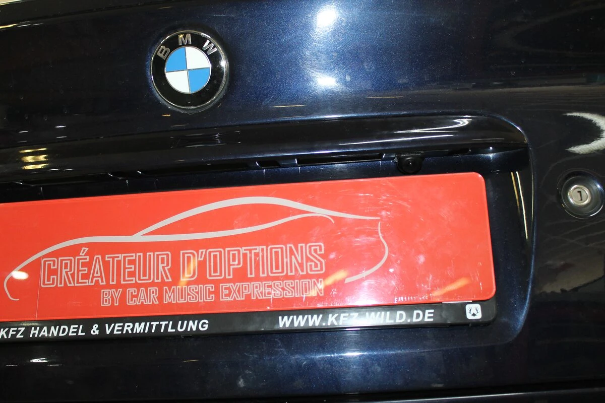 BMW E46 Harman Kardon : autoradio GPS et inserts habillés de film carbone