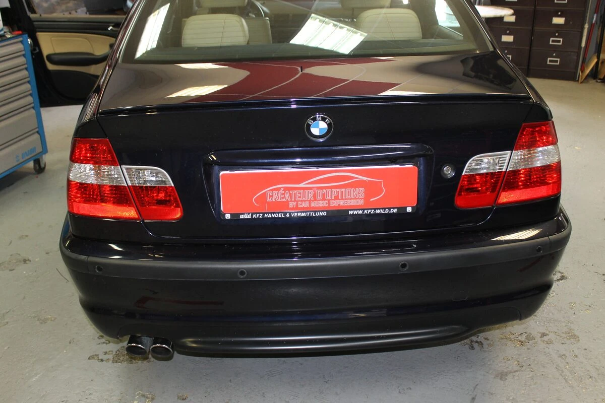 BMW E46 Harman Kardon : autoradio GPS et inserts habillés de film carbone