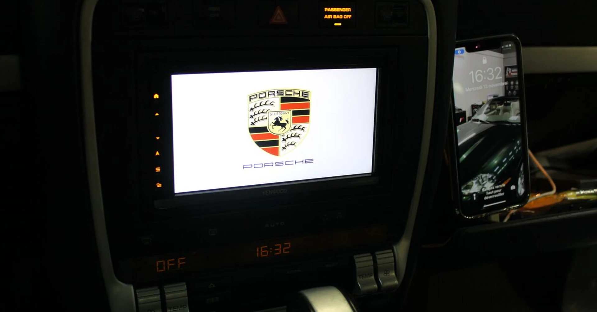 Porsche Cayenne : Kenwood DNX5190DABS et Apple CarPlay