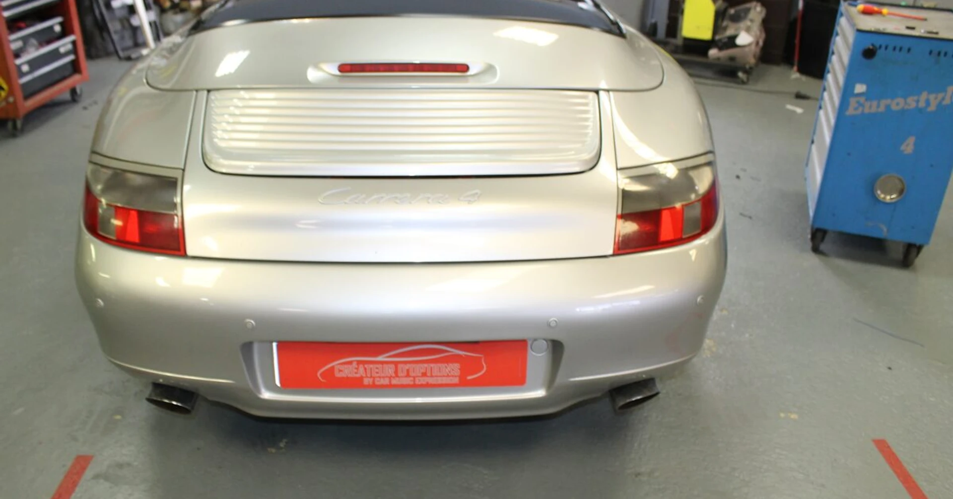 Porsche 996 : Alpine INE-W611D et radars de recul