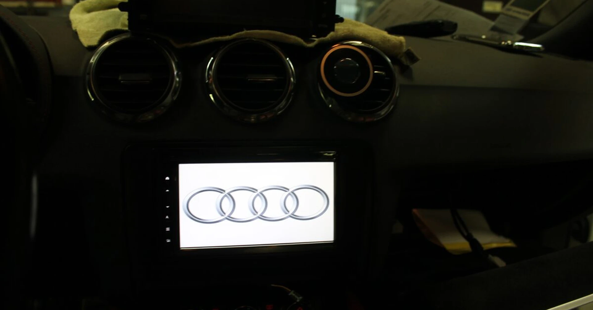 Audi TT japonaise : Kenwood CarPlay, caméra et Bose